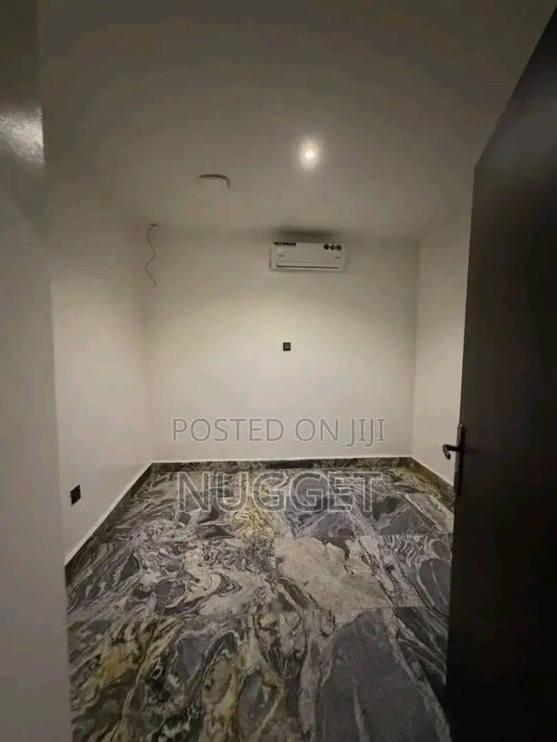 5bdrm Townhouse / Terrace in Nugget, Wuse for rent