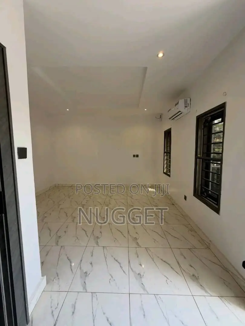5bdrm Townhouse / Terrace in Nugget, Wuse for rent