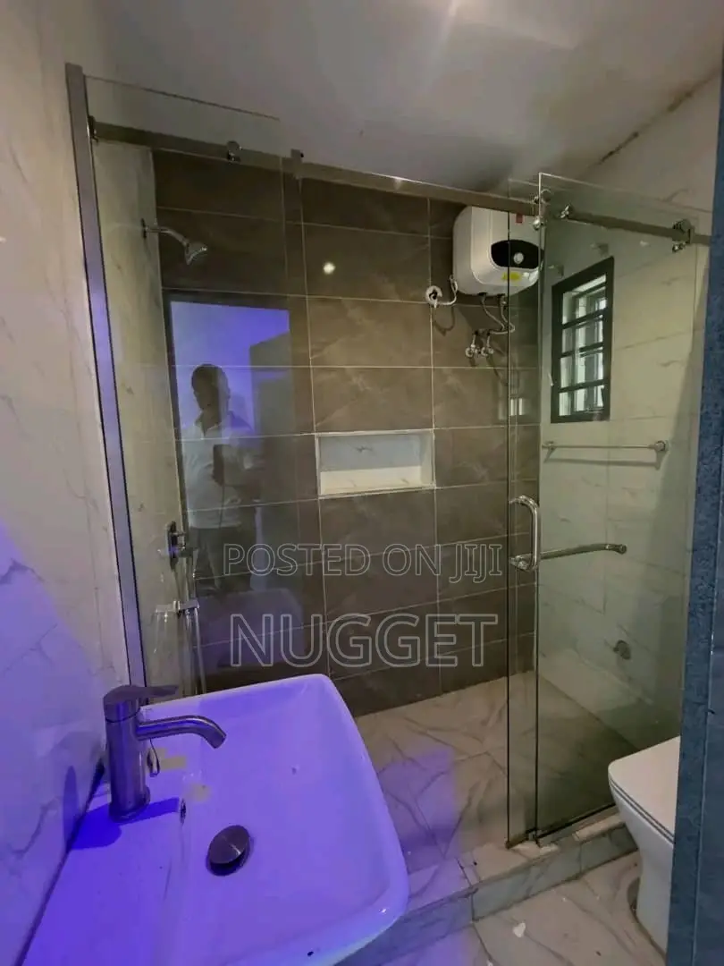 5bdrm Townhouse / Terrace in Nugget, Wuse for rent
