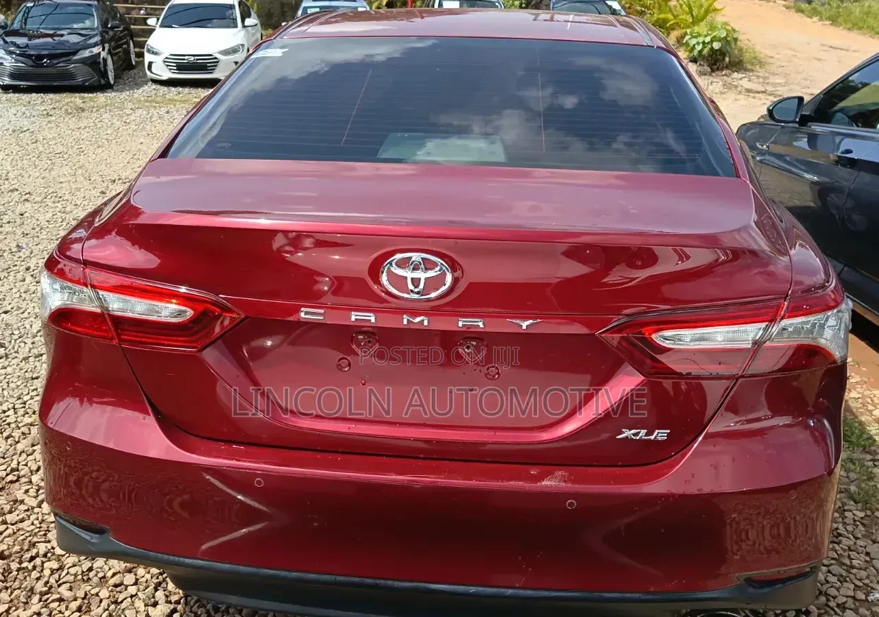 Toyota Camry XLE FWD (2.5L 4cyl 8AM) 2018 Maroon