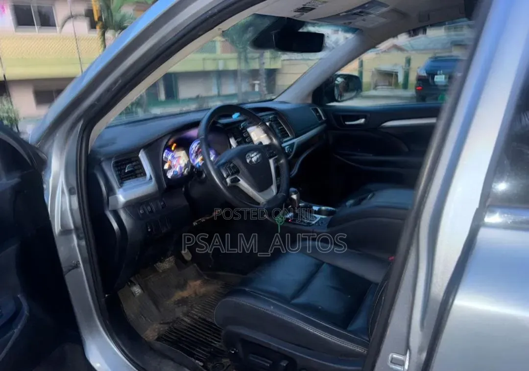 Toyota Highlander XLE 2019 Gray