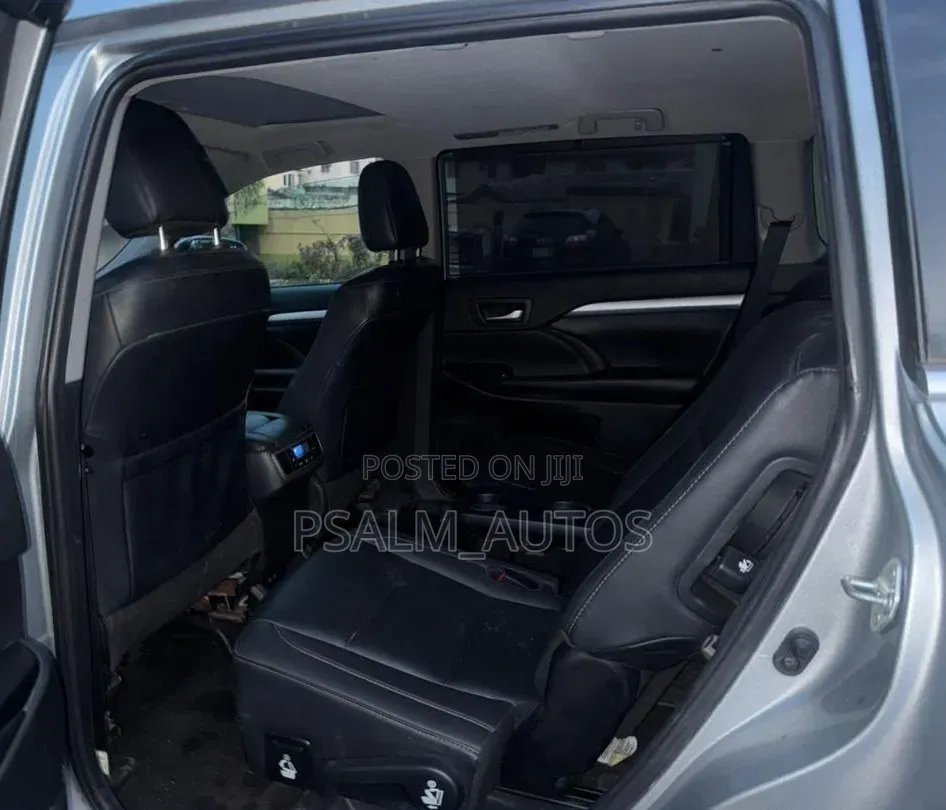 Toyota Highlander XLE 2019 Gray