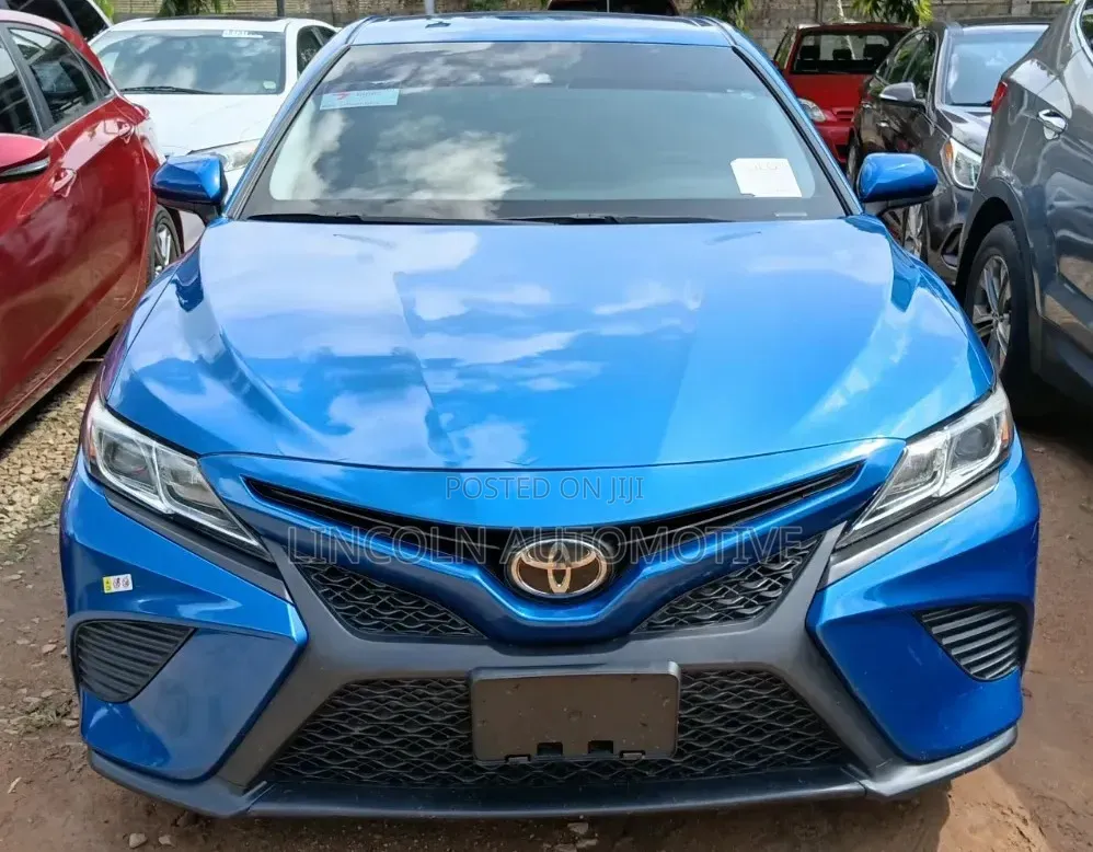 Toyota Camry SE FWD (2.5L 4cyl 8AM) 2018 Blue