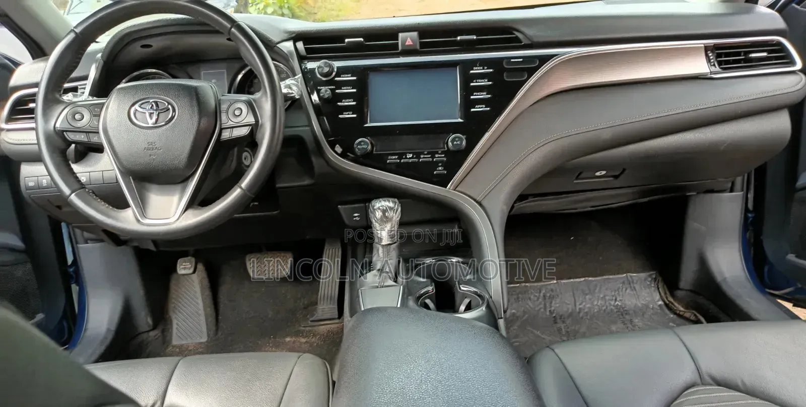 Toyota Camry SE FWD (2.5L 4cyl 8AM) 2018 Blue