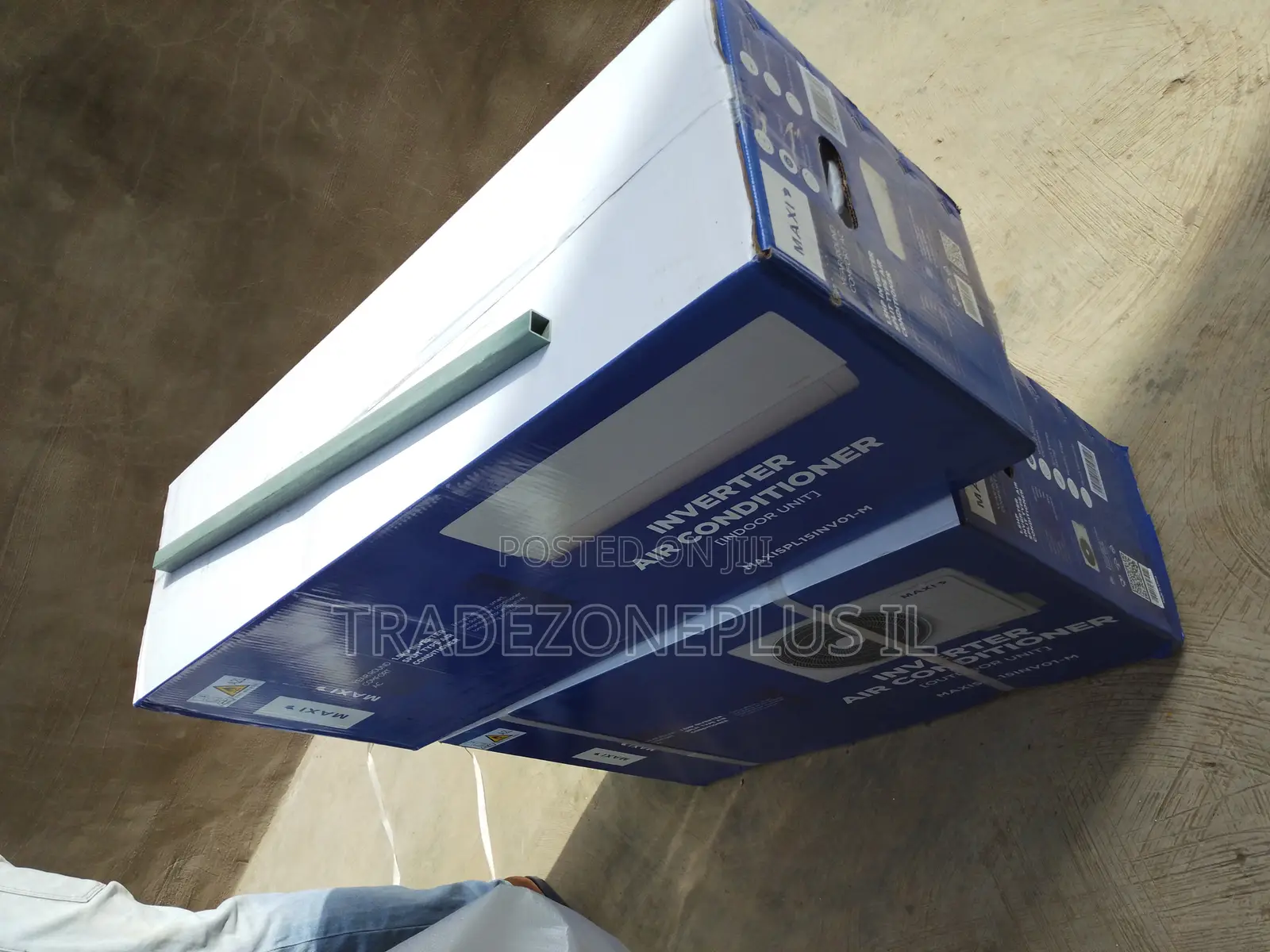 Indoor Outdoor Split AC 1.5HP Maxi SPL15INV01-M