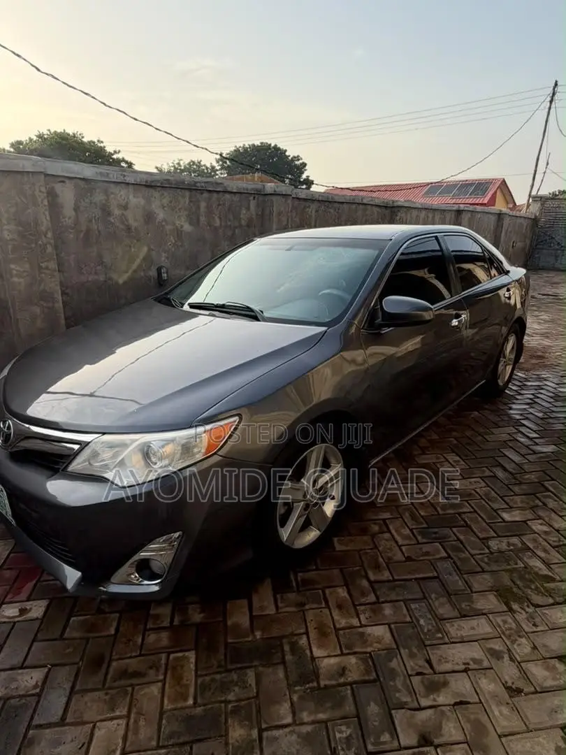 Toyota Camry LE 4dr Sedan (2.5L 4cyl 6A) 2013 Gray