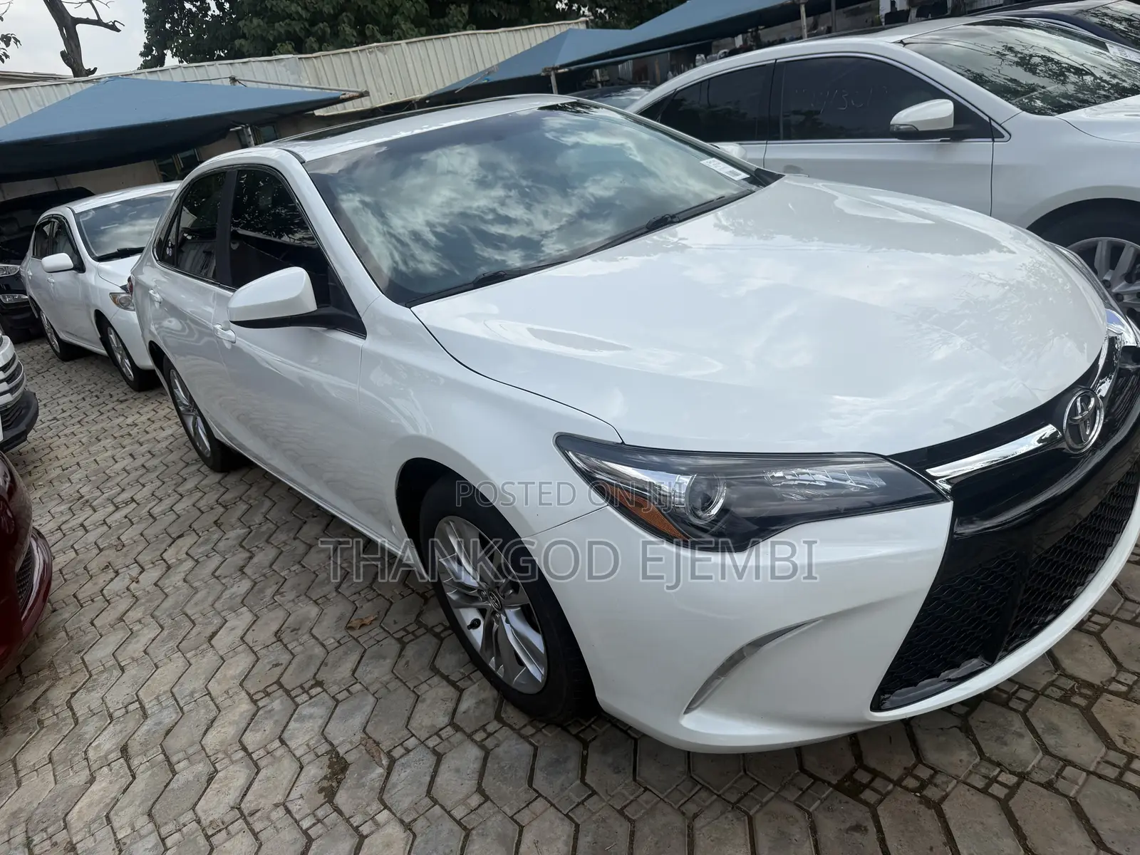 Toyota Camry SE 4dr Sedan (2.5L 4cyl 6A) 2017 White