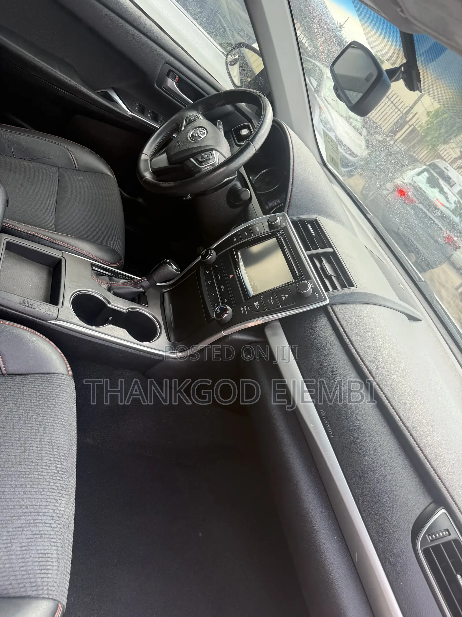 Toyota Camry SE 4dr Sedan (2.5L 4cyl 6A) 2017 White