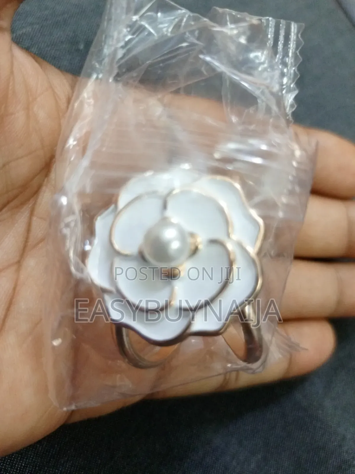 Pearl Silk Towel Buckle T-Shirt Belt Knot Buckle Rose Design