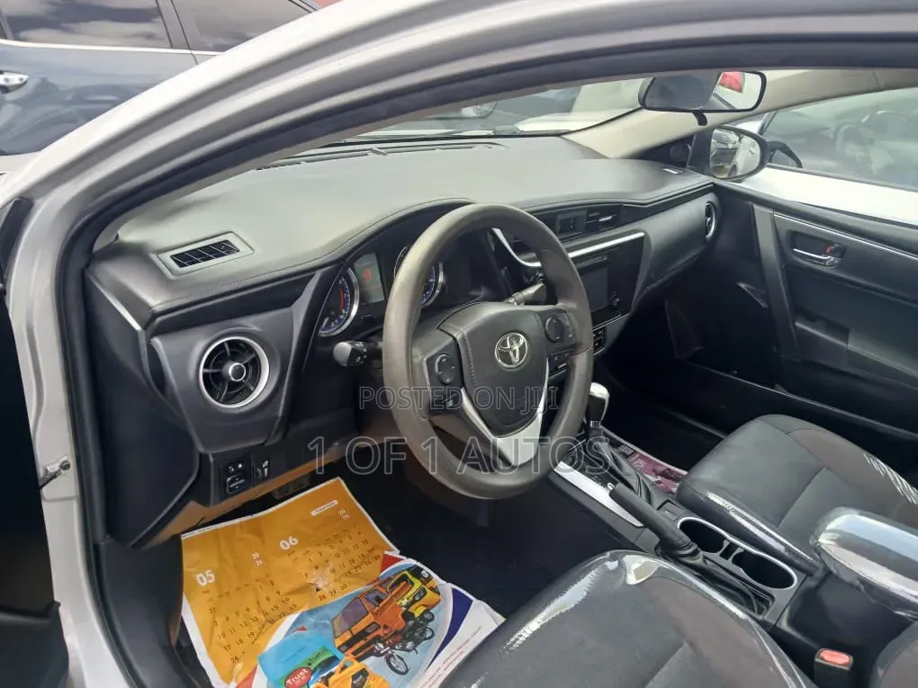 Toyota Corolla LE Eco (1.8L 4cyl 2A) 2018 Silver
