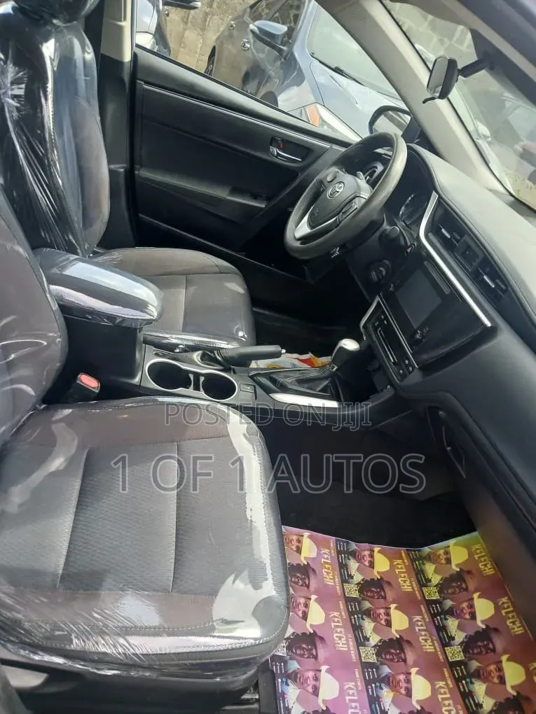 Toyota Corolla LE Eco (1.8L 4cyl 2A) 2018 Silver