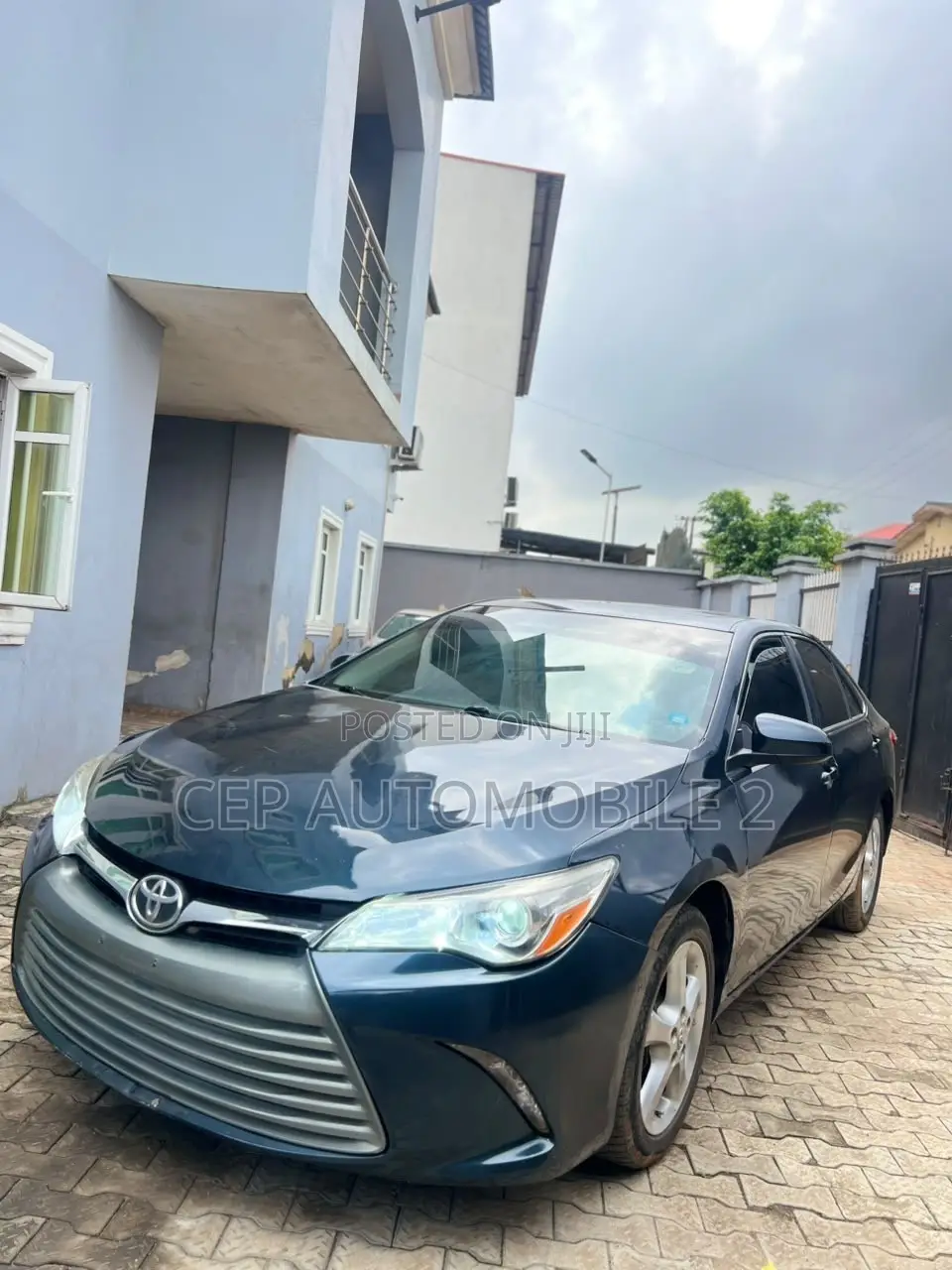 Toyota Camry XLE 4dr Sedan (2.5L 4cyl 6A) 2015 Gray