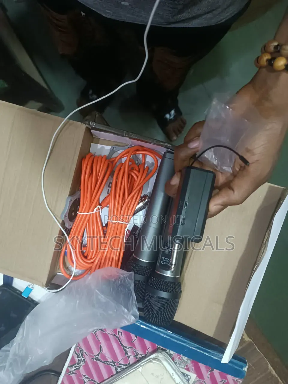 JBL 2 in 1 Wired/Wireless Transmitter Microphone