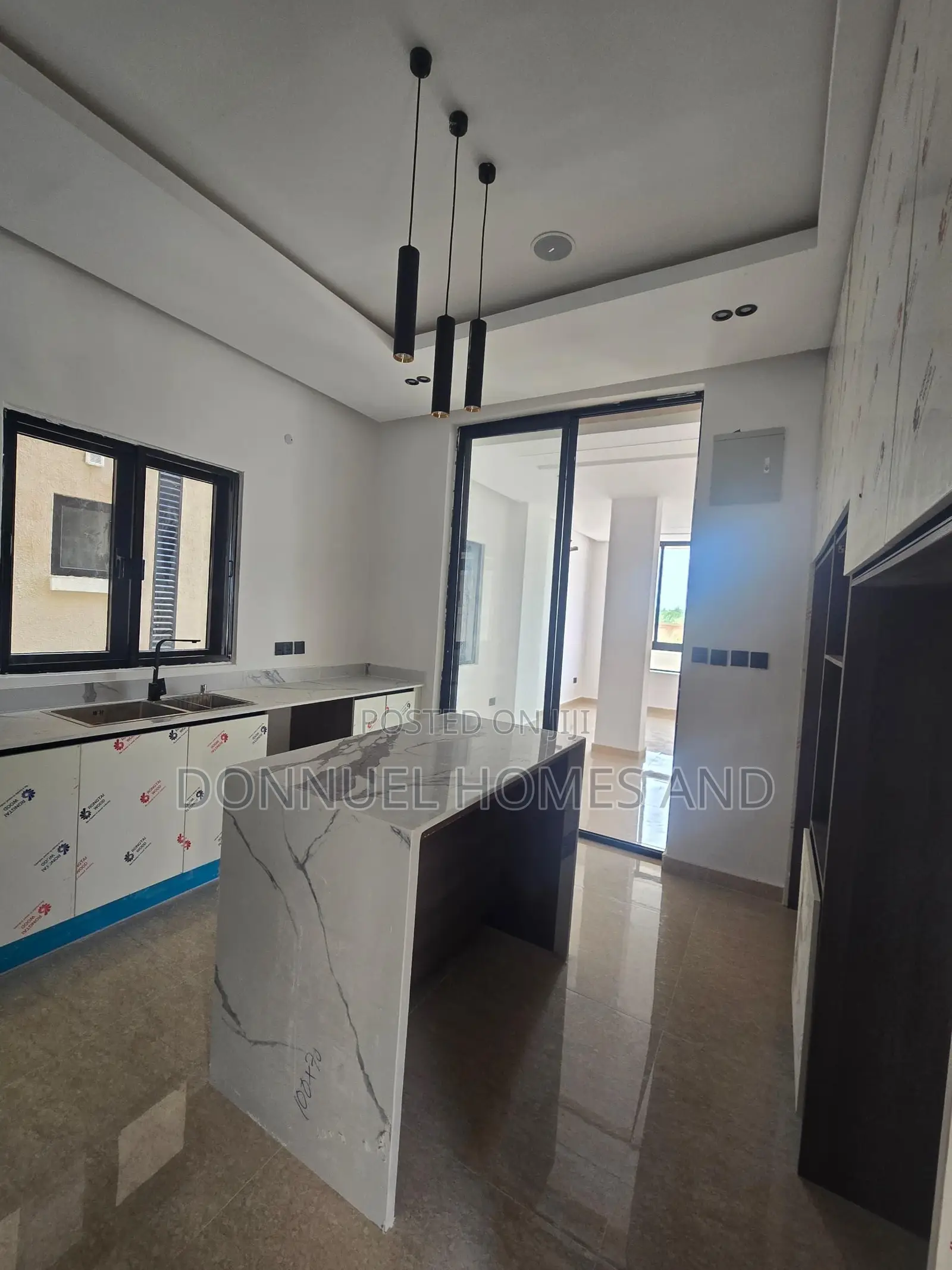 5bdrm Duplex in Osapa london for sale