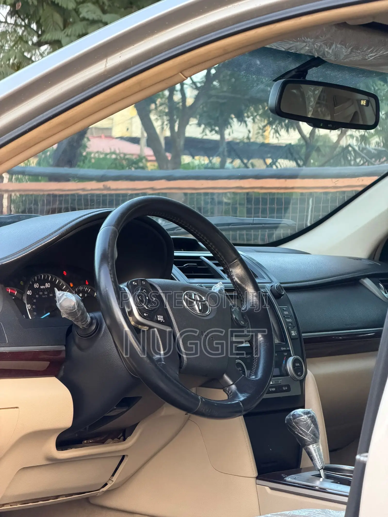 Toyota Camry LE 4dr Sedan w/Prod. End 11/13 (2.5L 4cyl 6A) 2014 Silver