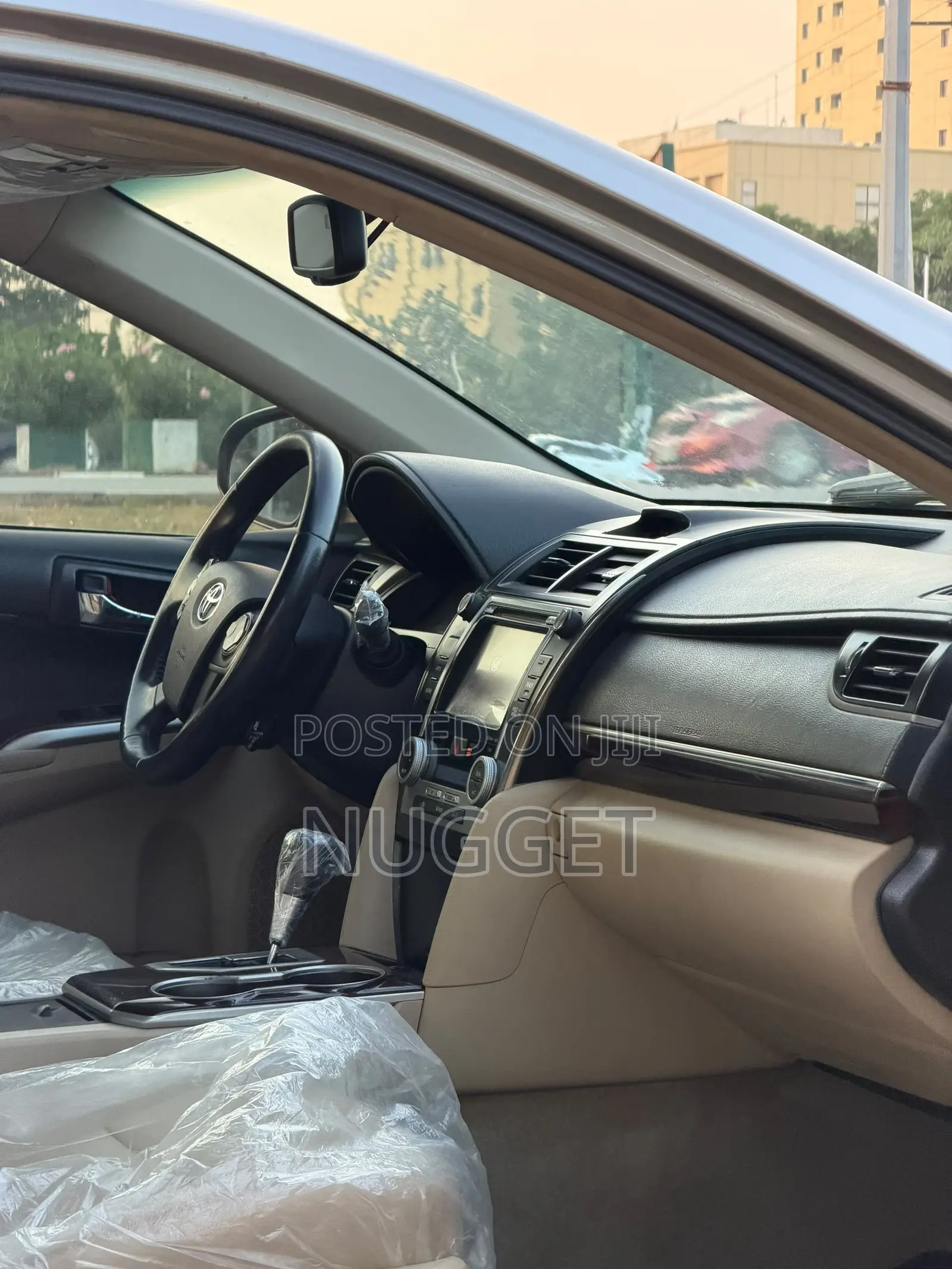 Toyota Camry LE 4dr Sedan w/Prod. End 11/13 (2.5L 4cyl 6A) 2014 Silver