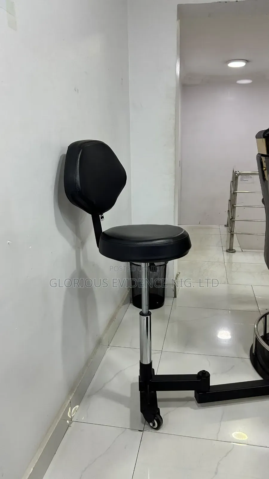 Barber Stool Support