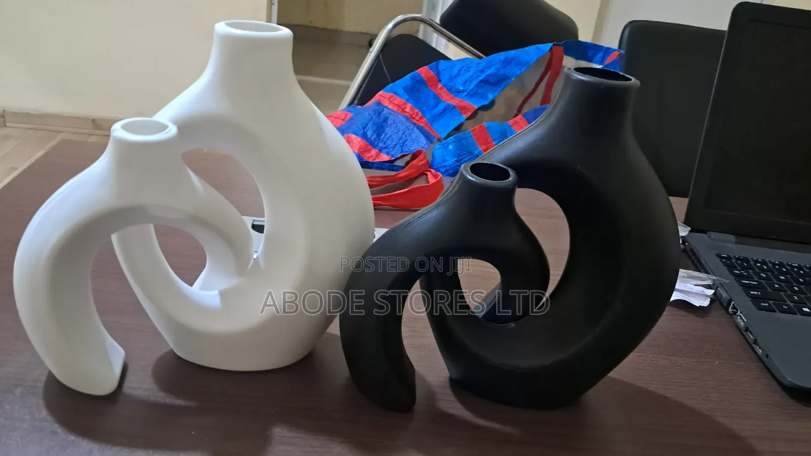 Plastic Modern Abstract Interlocking Vase Nordic Minimalist Style.