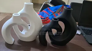 Plastic Modern Abstract Interlocking Vase Nordic Minimalist Style.