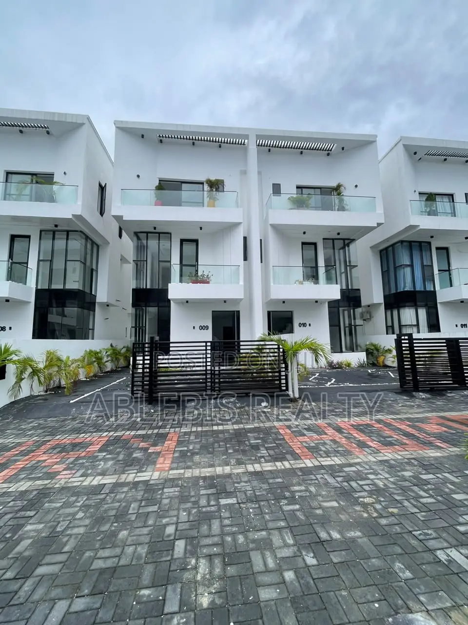 4bdrm Duplex in Orchid, Lekki Phase 2 for sale