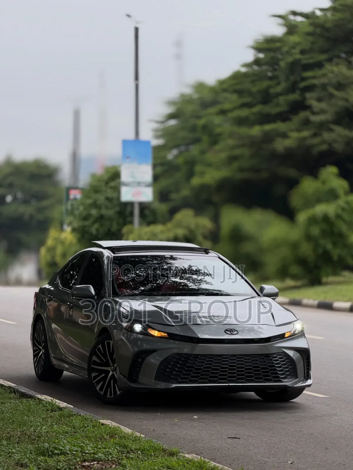 Toyota Camry 2025 Gray