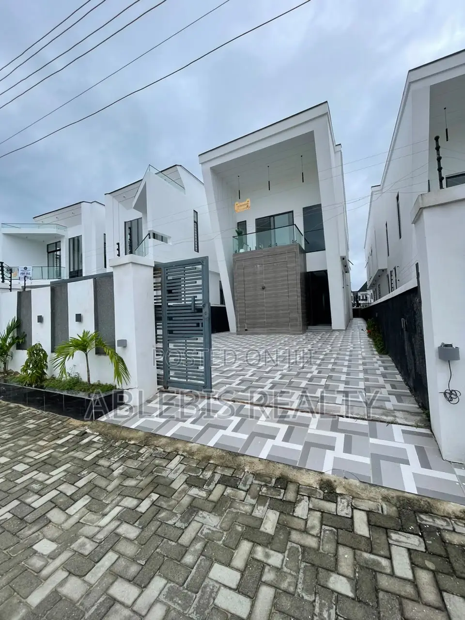 5bdrm Duplex in Orchid, Lekki Phase 2 for sale