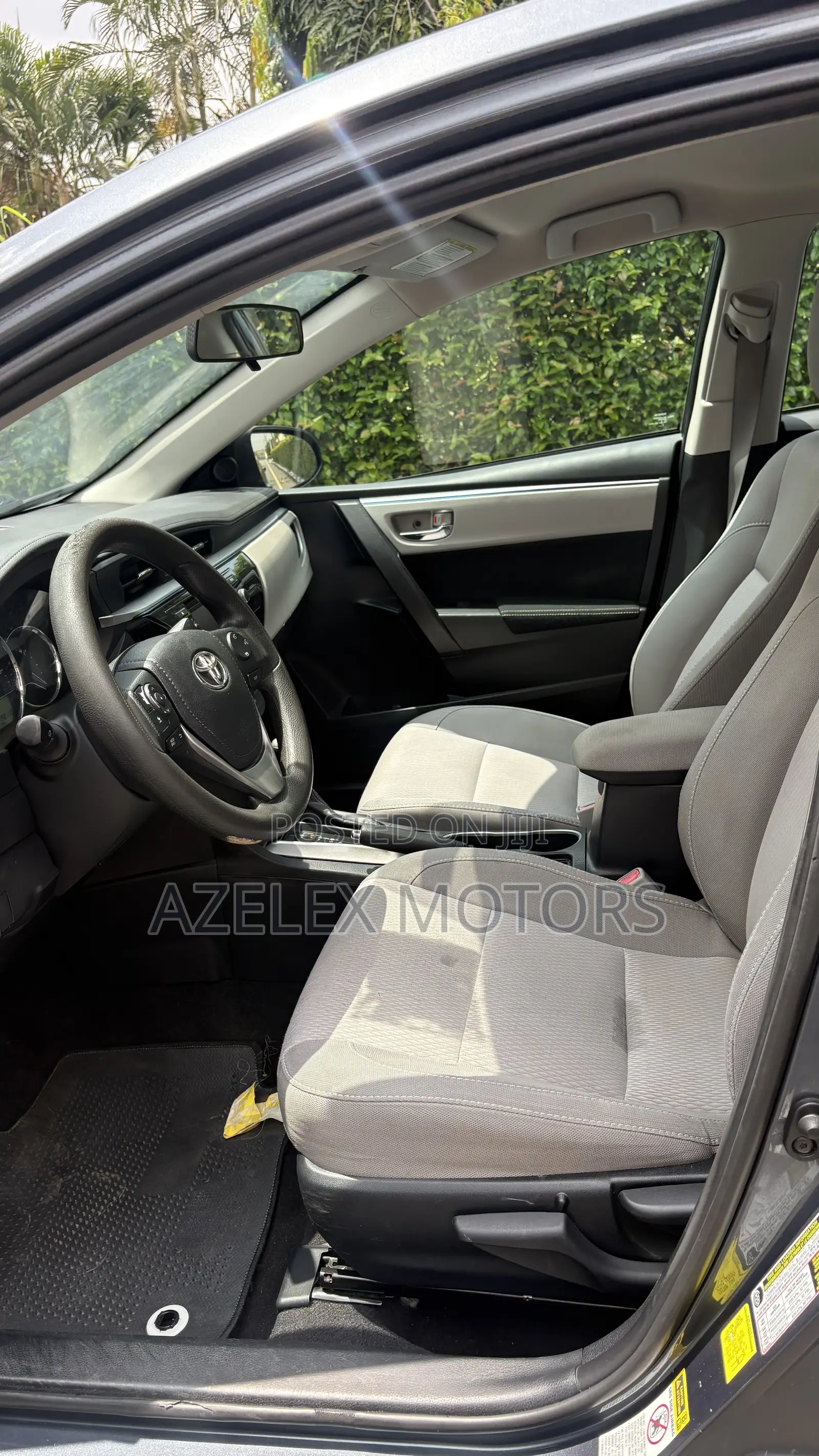 Toyota Corolla LE 4dr Sedan (1.8L 4cyl CVT) 2015 Gray
