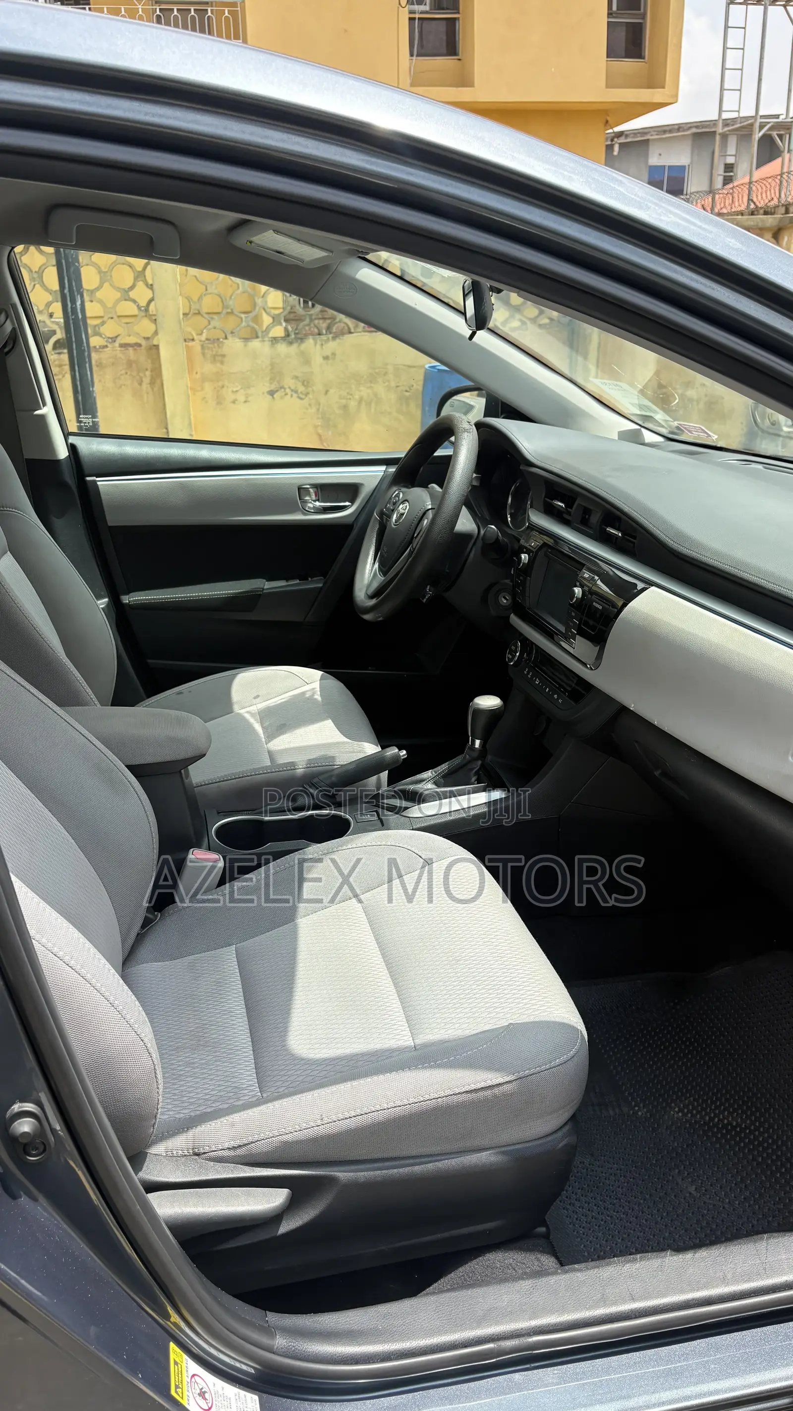 Toyota Corolla LE 4dr Sedan (1.8L 4cyl CVT) 2015 Gray