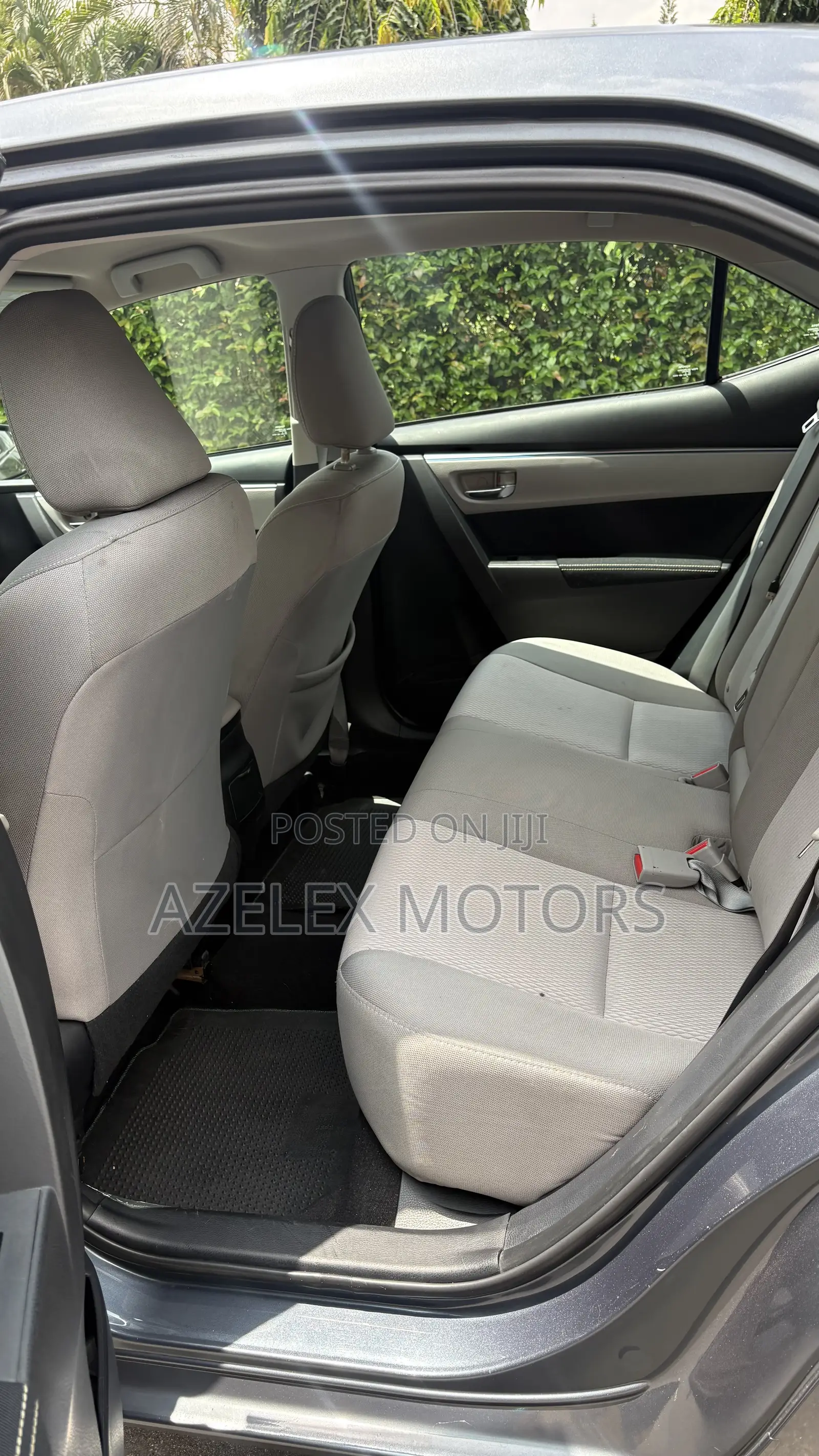 Toyota Corolla LE 4dr Sedan (1.8L 4cyl CVT) 2015 Gray