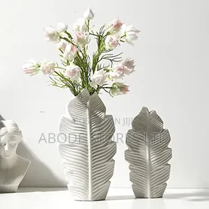 Small Leaf Shaped Plastic Decorative Flower Vase