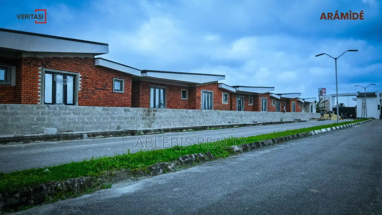 4bdrm Bungalow in Ayetoro, Off Lekki-Epe Expressway for sale
