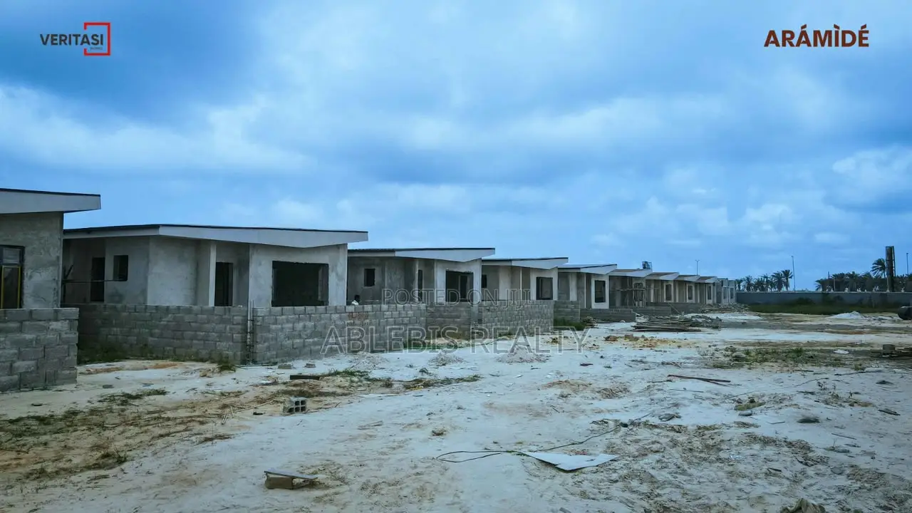 4bdrm Bungalow in Ayetoro, Off Lekki-Epe Expressway for sale