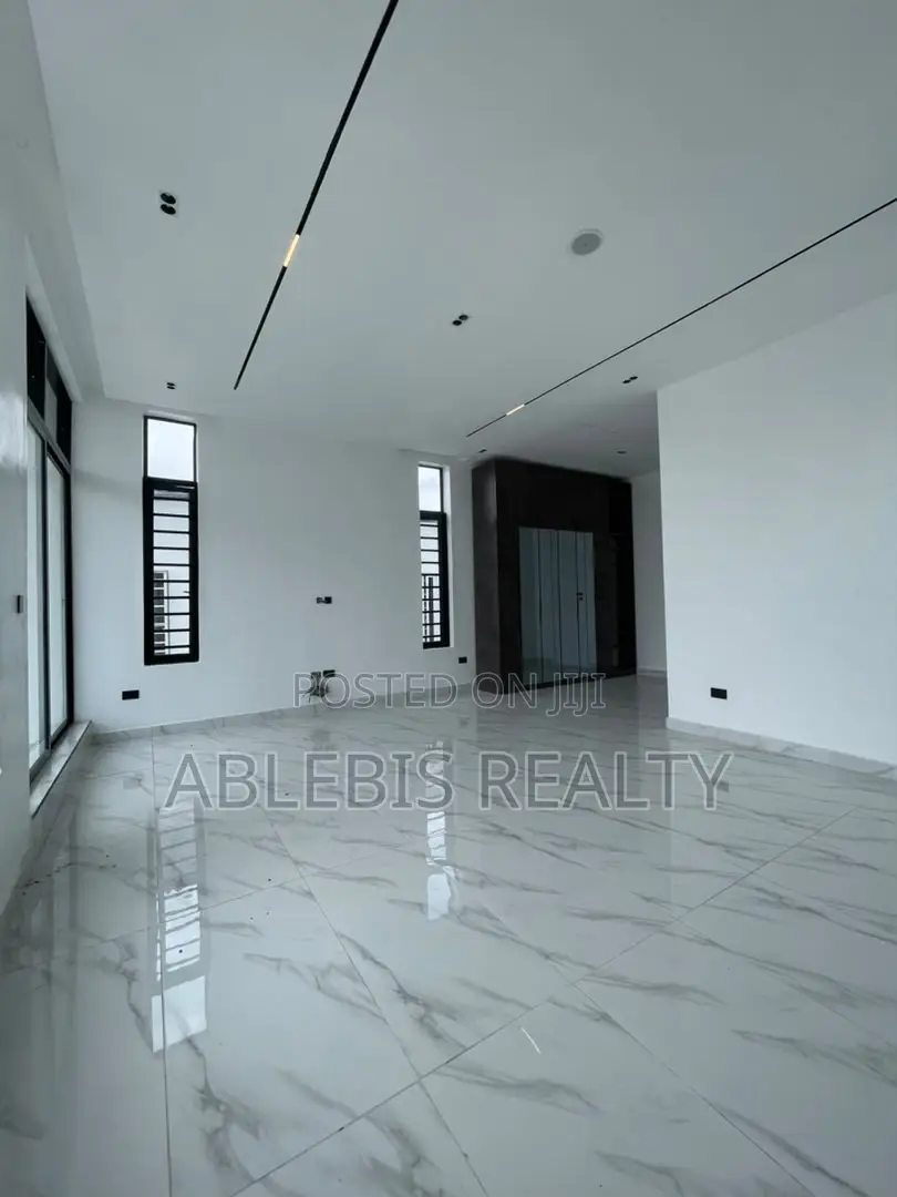 5bdrm Duplex in Orchid, Lekki Phase 2 for sale