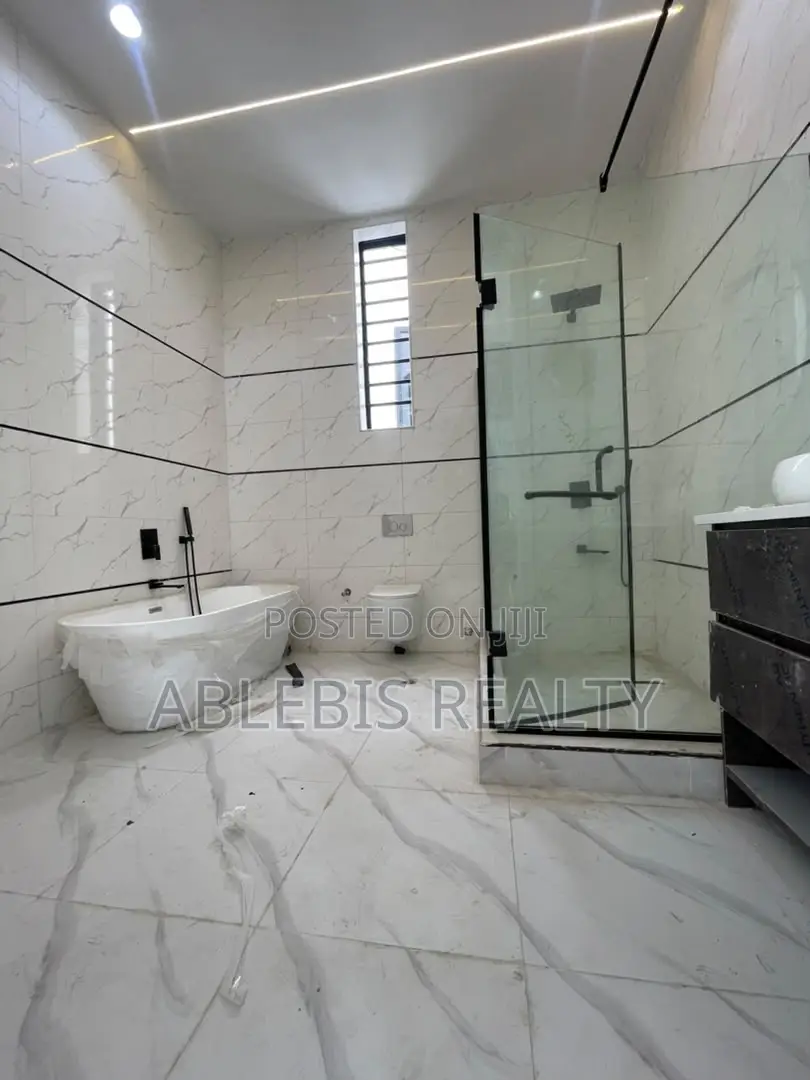 5bdrm Duplex in Orchid, Lekki Phase 2 for sale