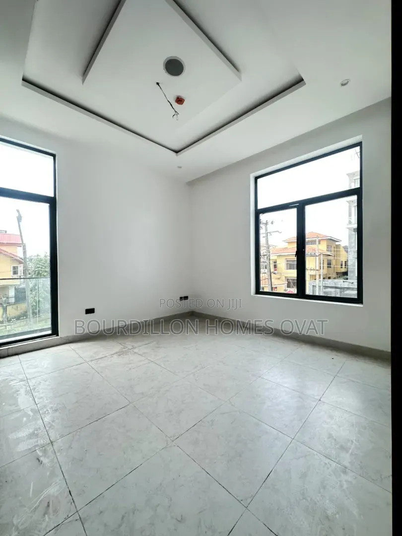 2bdrm Apartment in Lekki Phase 1 Lagos for sale