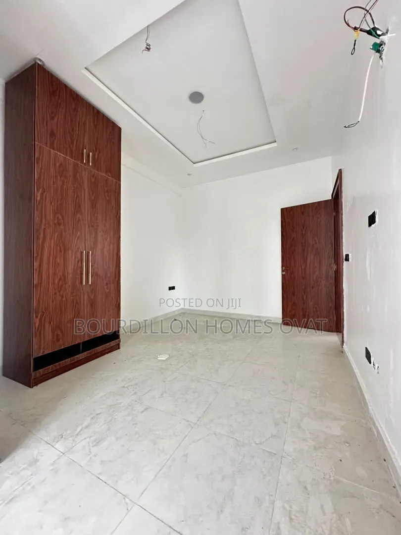 2bdrm Apartment in Lekki Phase 1 Lagos for sale