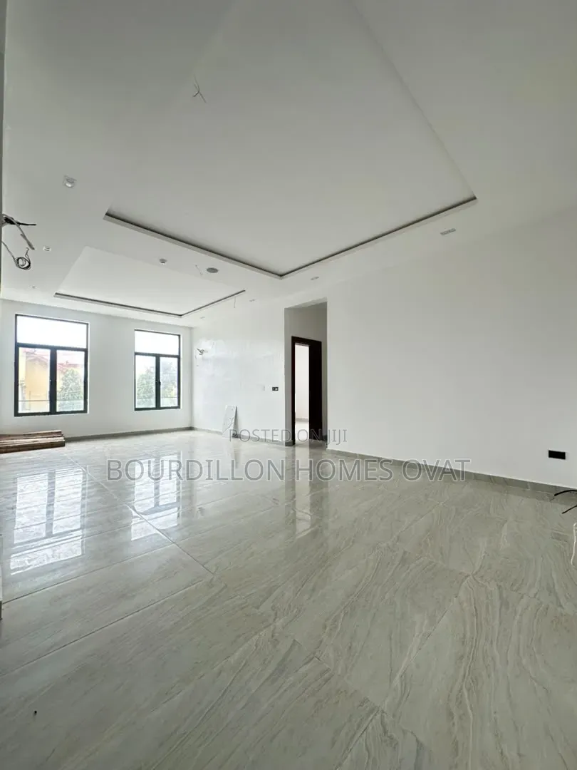2bdrm Apartment in Lekki Phase 1 Lagos for sale