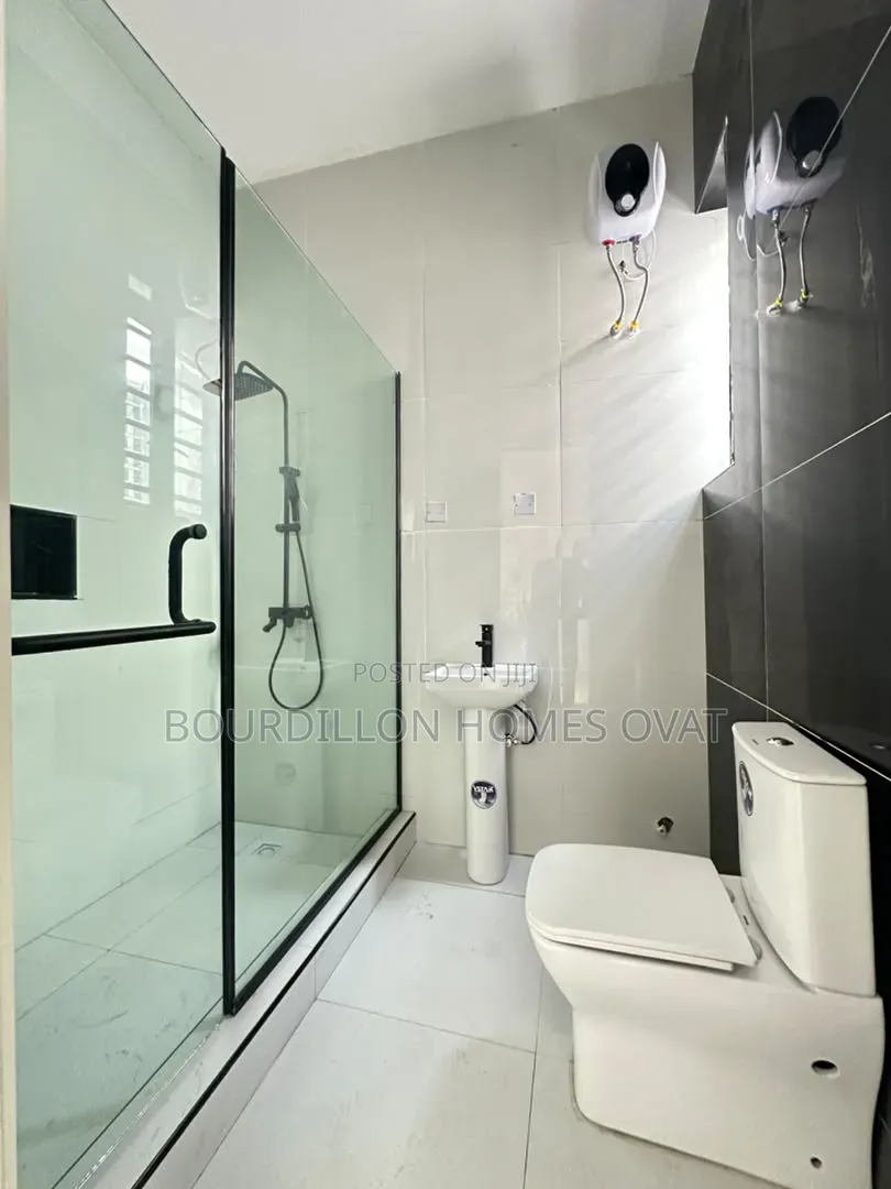 4bdrm Duplex in Ikota Villa Estate for sale