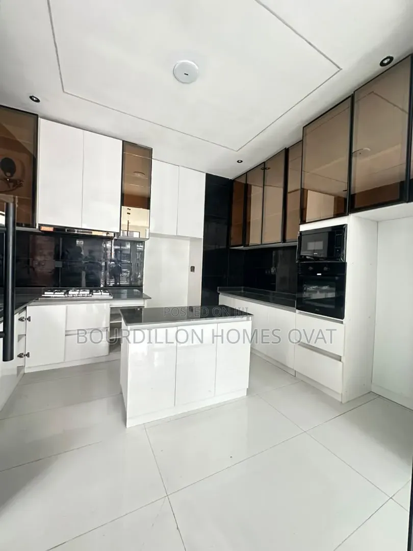 4bdrm Duplex in Ikota Villa Estate for sale
