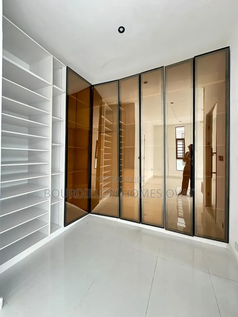 4bdrm Duplex in Ikota Villa Estate for sale