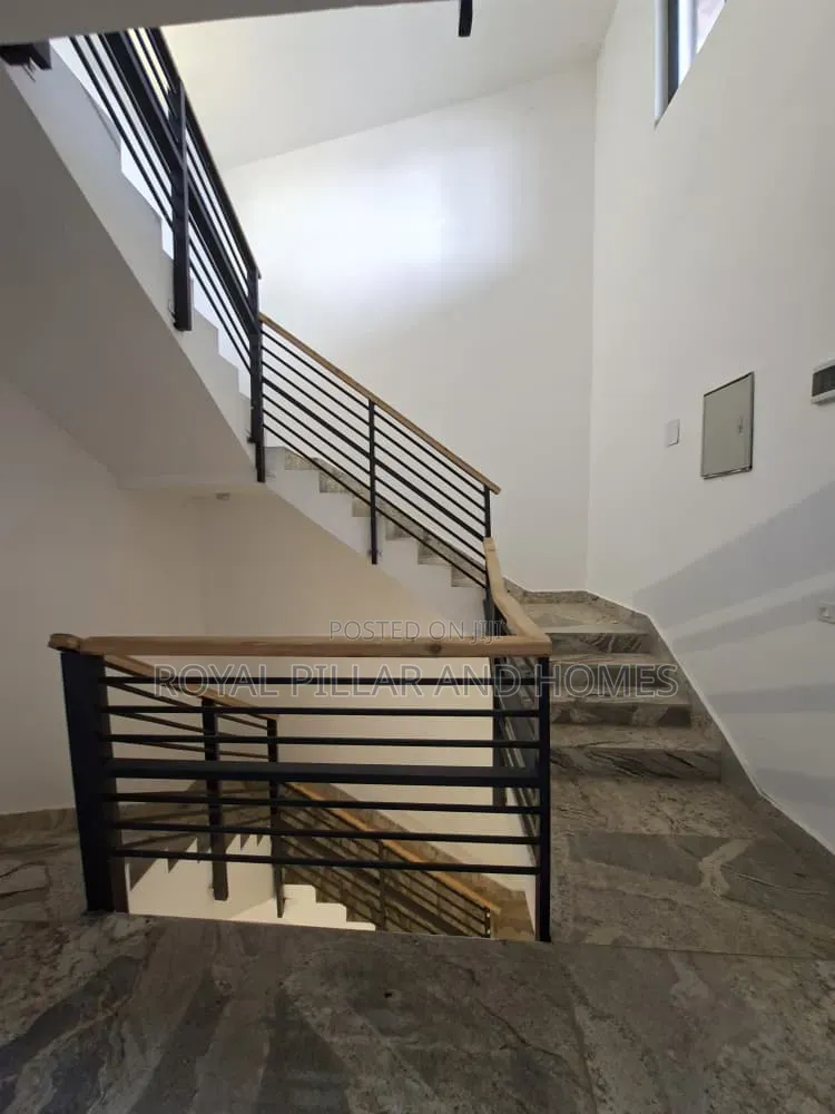 5bdrm Townhouse / Terrace in Mabuchi, Mabushi for rent