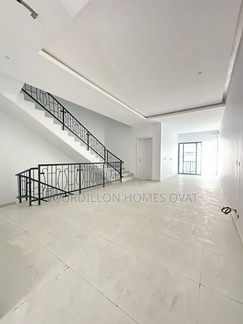 4bdrm Duplex in Lekki Phase 1 Lagos for sale