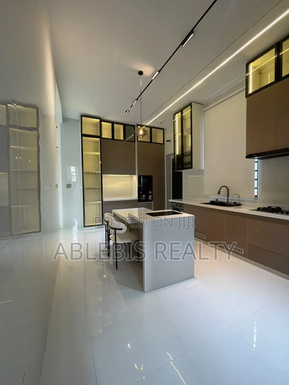 5bdrm Duplex in Orchid, Lekki Phase 2 for sale