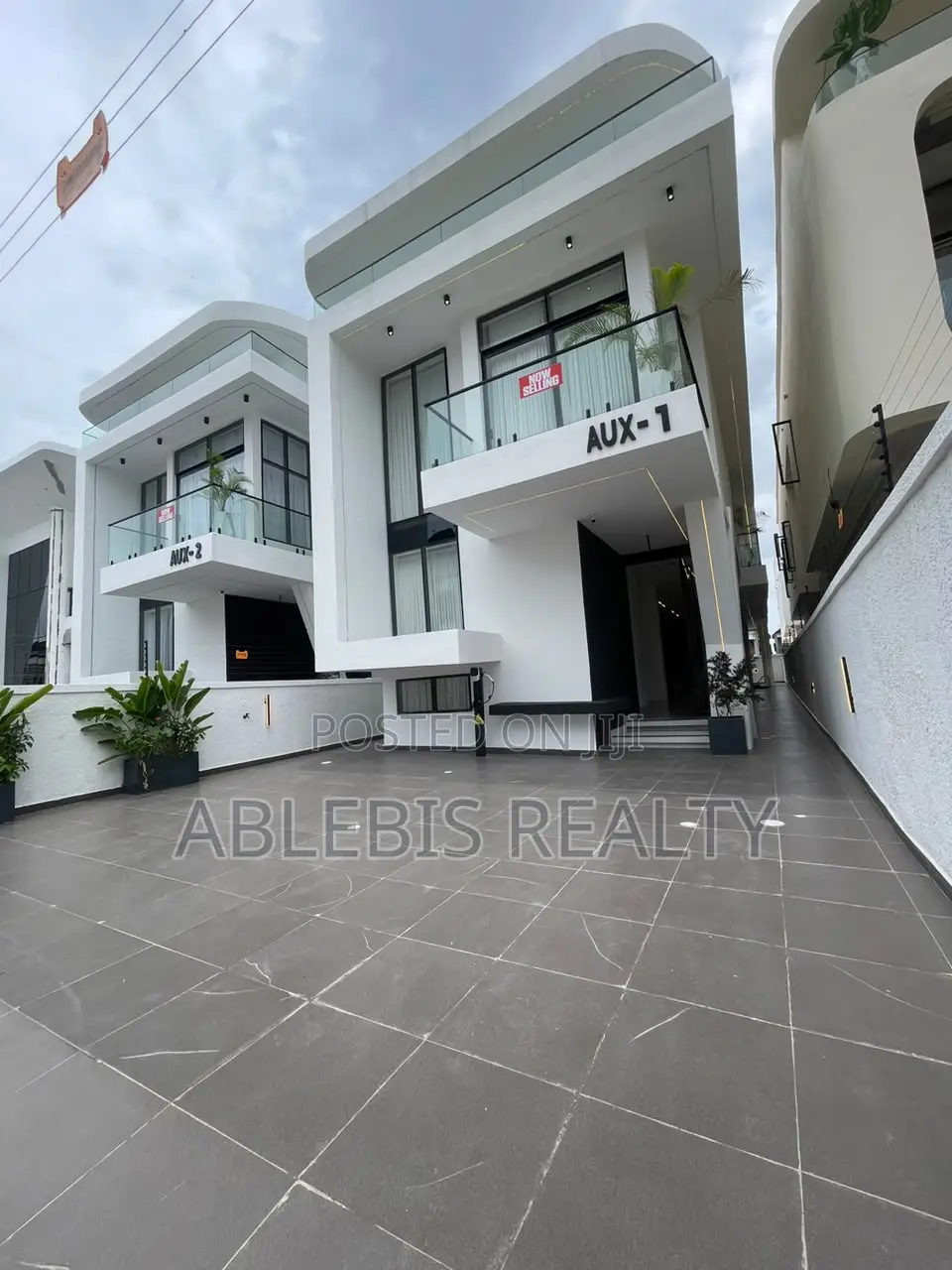 5bdrm Duplex in Orchid, Lekki Phase 2 for sale