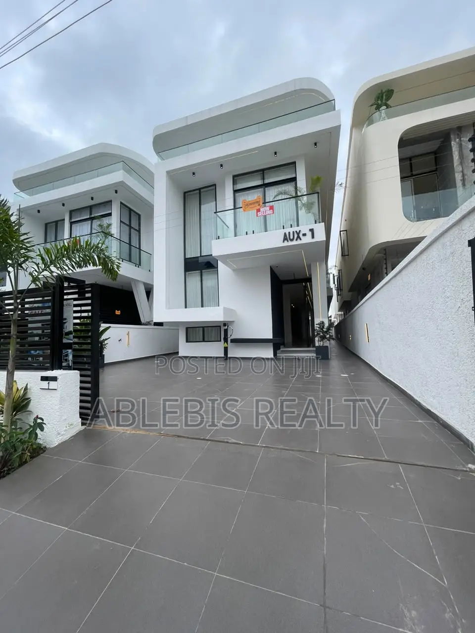 5bdrm Duplex in Orchid, Lekki Phase 2 for sale