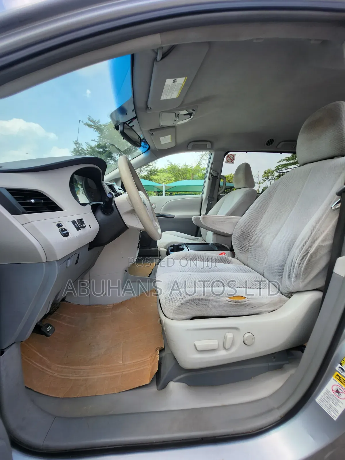 Toyota Sienna LE 8 Passenger 2011 Silver