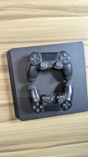 PS4 With Games and 2pads