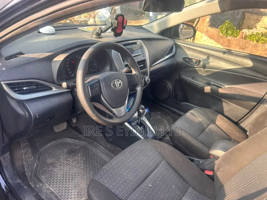 Toyota Yaris 2019 Black