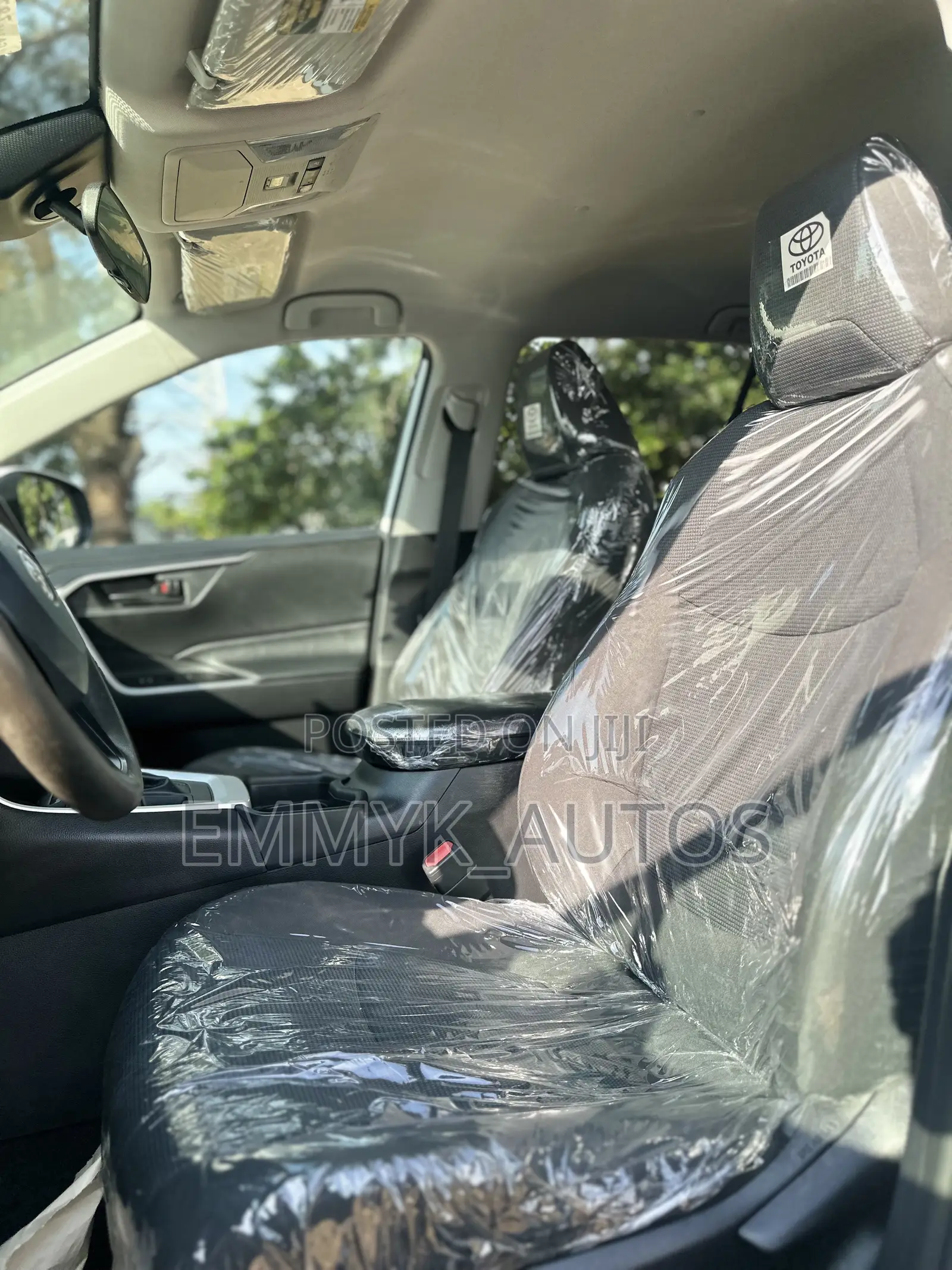 Toyota RAV4 LE 2021 White