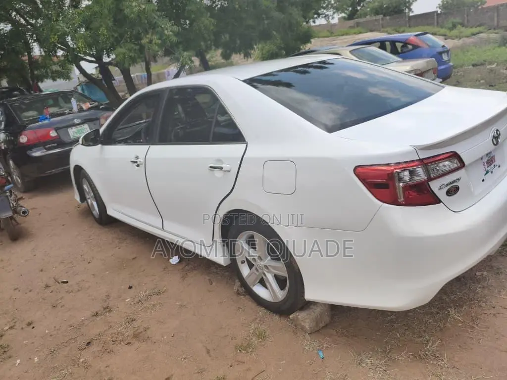 Toyota Camry SE 4dr Sedan (2.5L 4cyl 6A) 2013 White